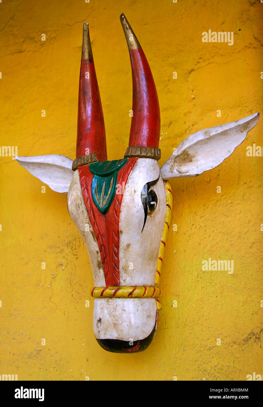 Feng Shui Dekoration Chinesisches Sternzeichen, Stier, Ochse, Jahr, Maskottchen, Handgeschnitzt, Kunsthandwerk, Hochtemperatur-Färbung