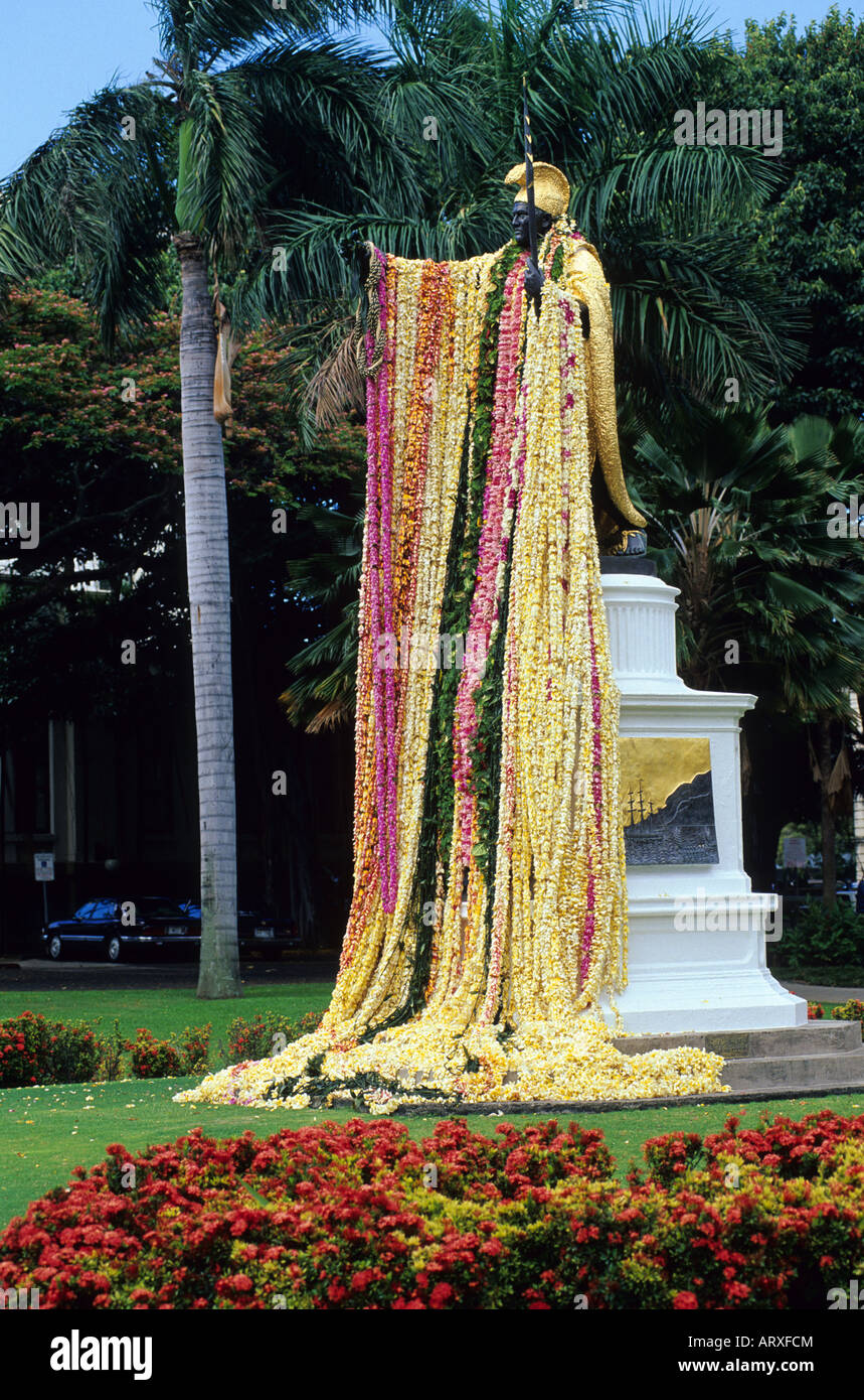 Die Statue von König Kamehameha drapiert mit Lei über King Kamehameha Day, 11. Juni, Innenstadt von Honolulu Stockfoto