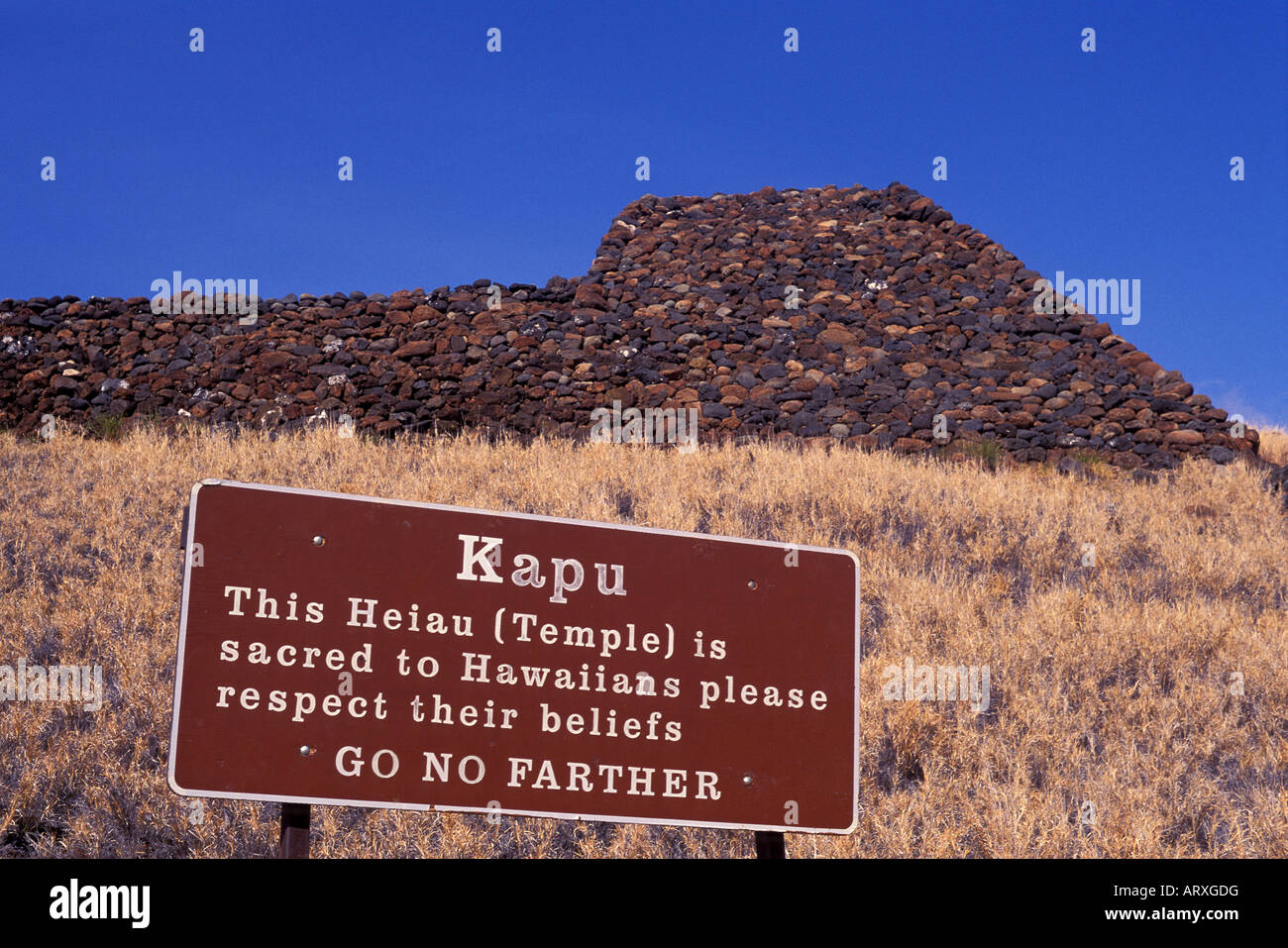 Kapu (Tabu) Zeichen bittet Besucher Hawaiis glauben an Puukohola (Hügel des Wals) Heiau (Tempel) National zu respektieren Stockfoto