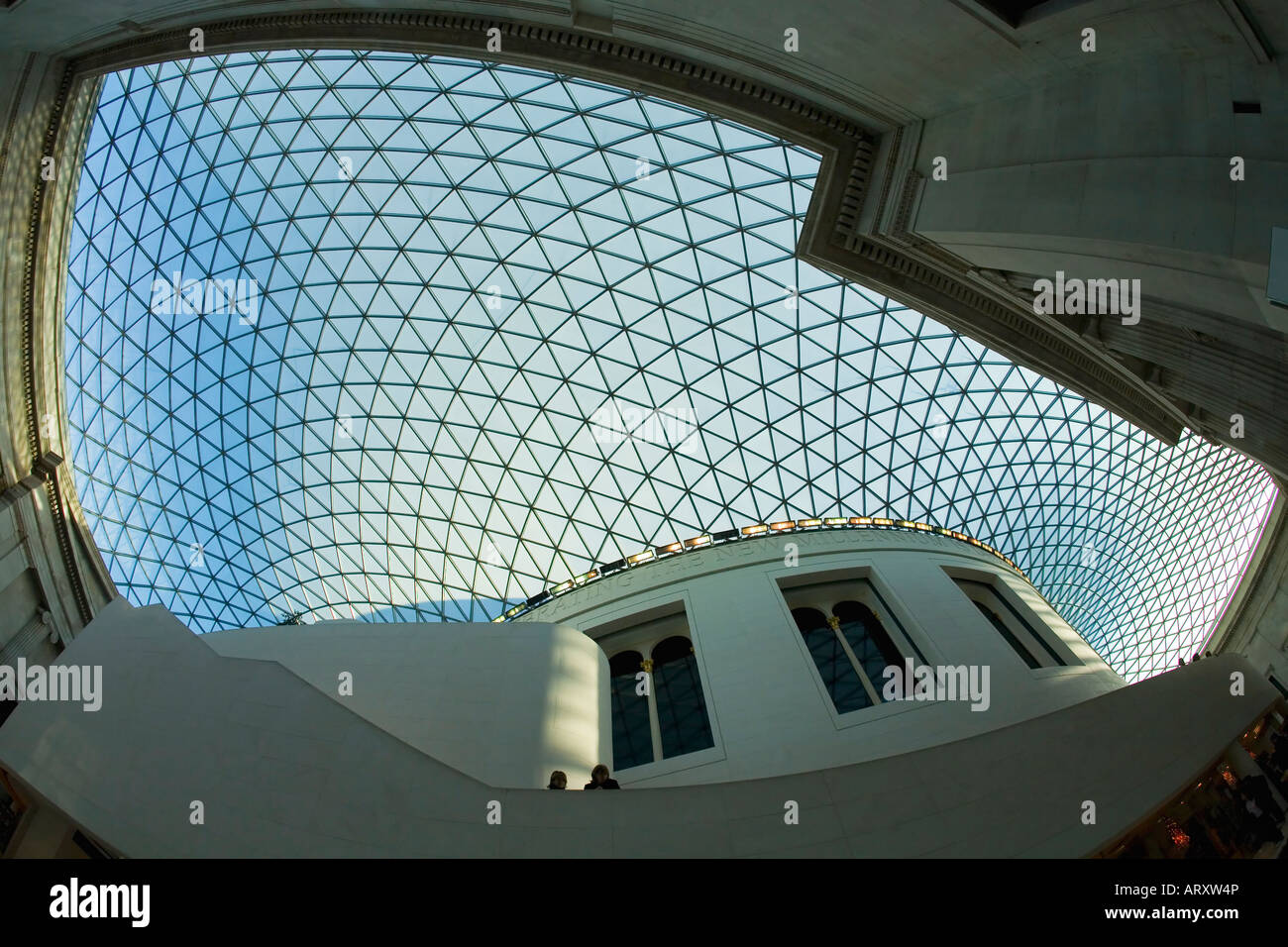 Großer Hof und Leseraum mit Touristen British Museum London England UK United Kingdom GB Great Britain Stockfoto