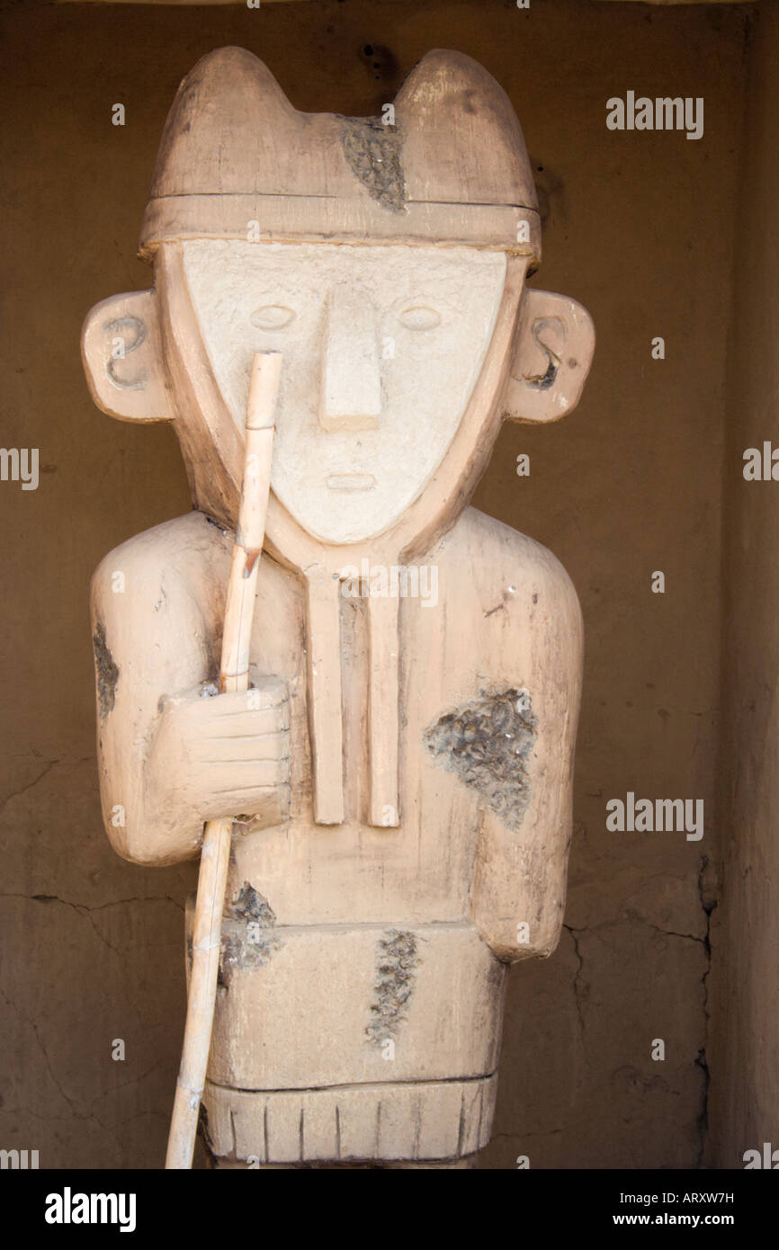 Chimu Chim Zivilisation Skulptur in Chan Chan, Peru, Südamerika Stockfoto