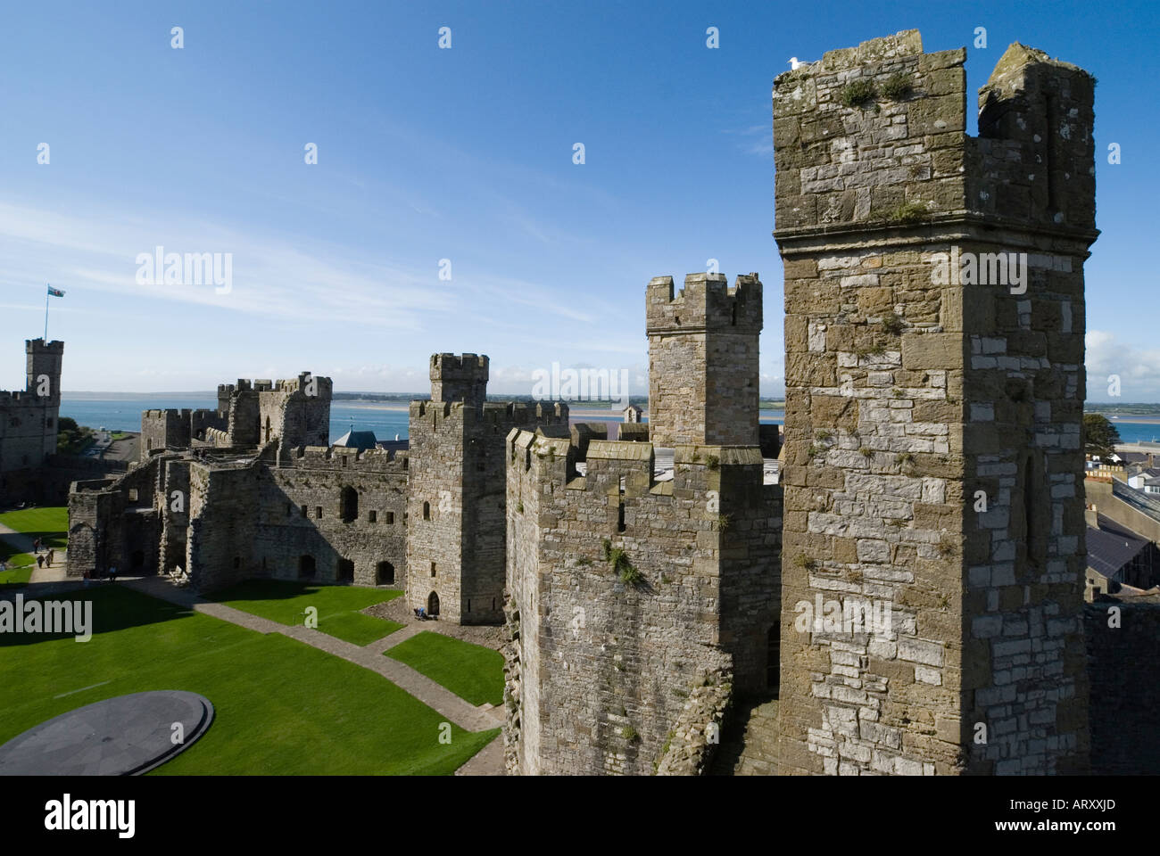 Caernarvon Castle Türme und Mauern Stockfoto