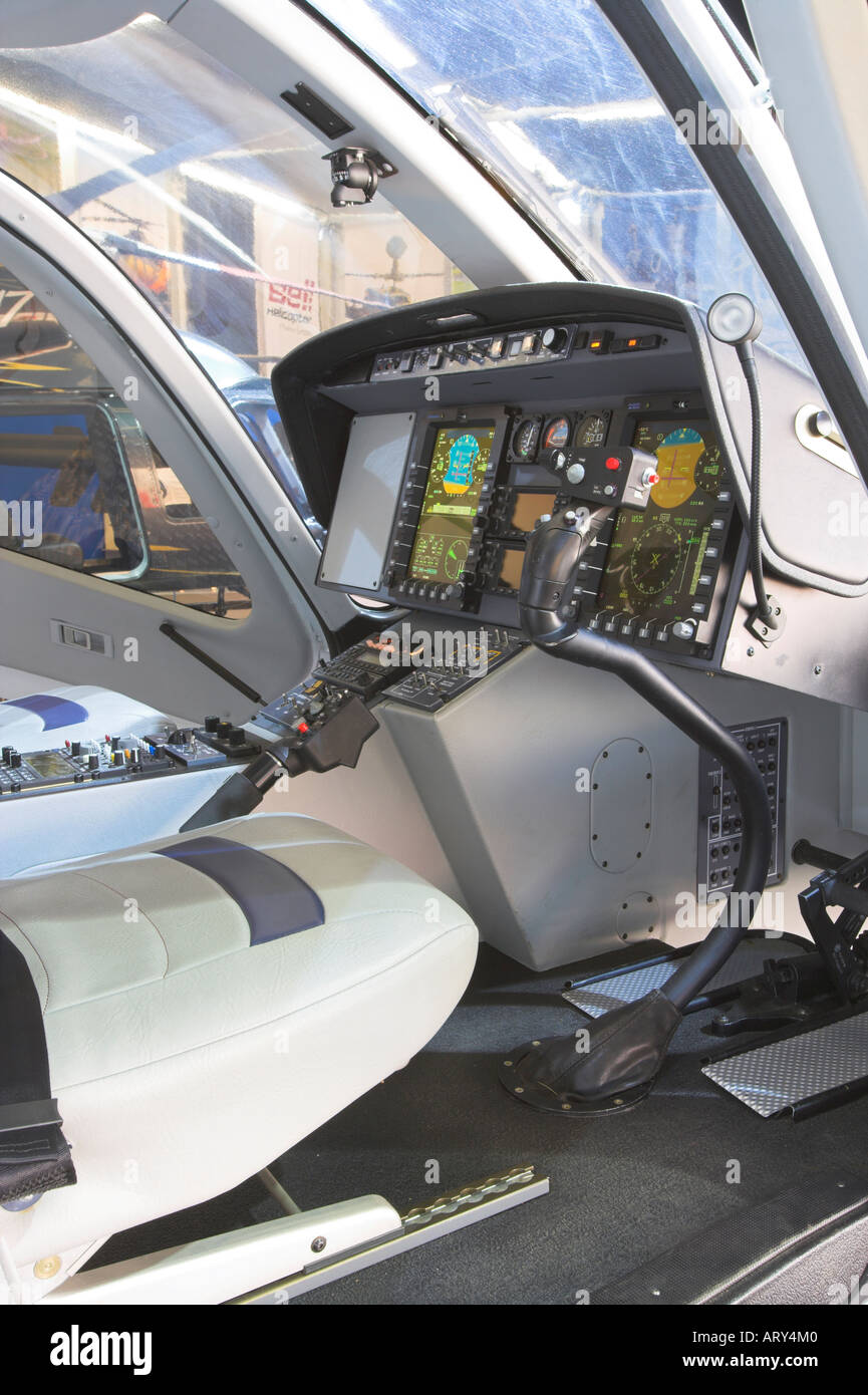 Cockpit des Helikopters Bell 429 Stockfoto