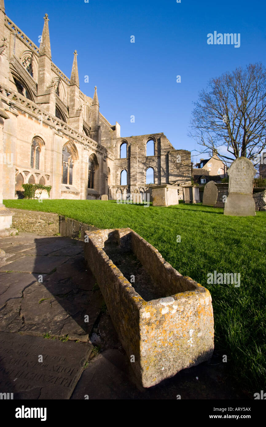 Stone Sarg außerhalb Malmesbury Abbey in Malmesbury, Wiltshire Stockfoto