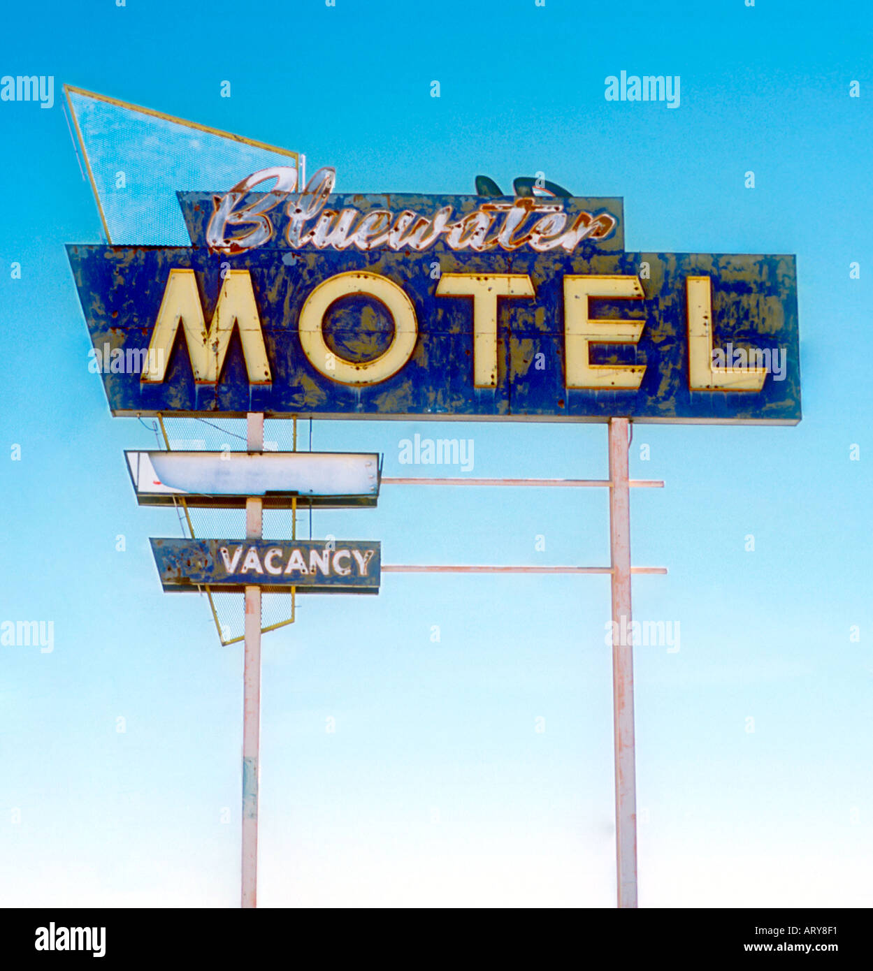 Bluewater Motel-Schild an der alten Route 66 in Bluewater-New Mexico Stockfoto