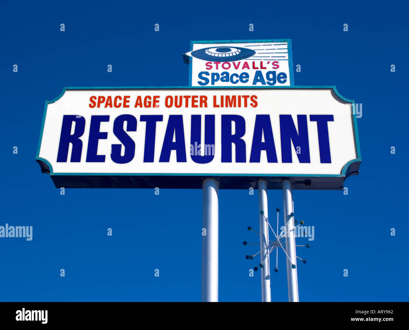 Stovalls Space Age Outer Limits Restaurant Zeichen in Gila Bend Arizona Stockfoto