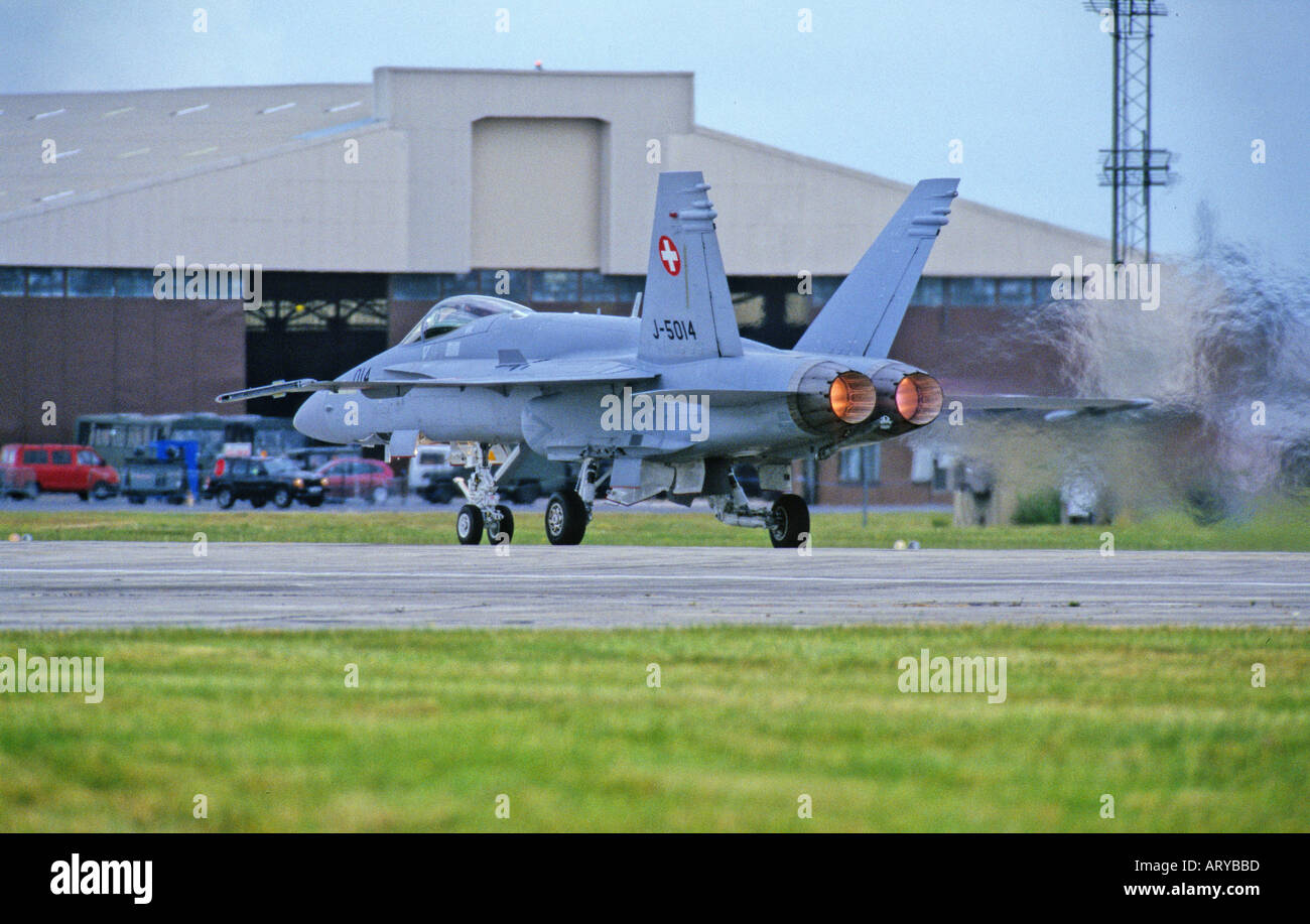 Swiss Air Force F/A-18 Hornet-Kampfflugzeuge ausziehen Stockfoto