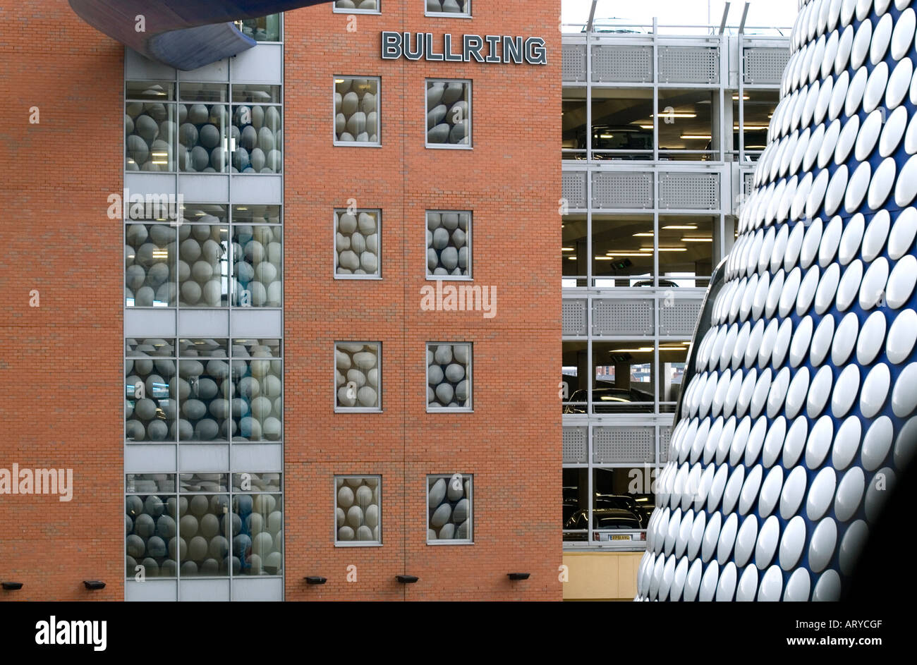 Moor Street Car Park und Selfridges, Bestandteil der Stierkampfarena, Birmingham. Stockfoto