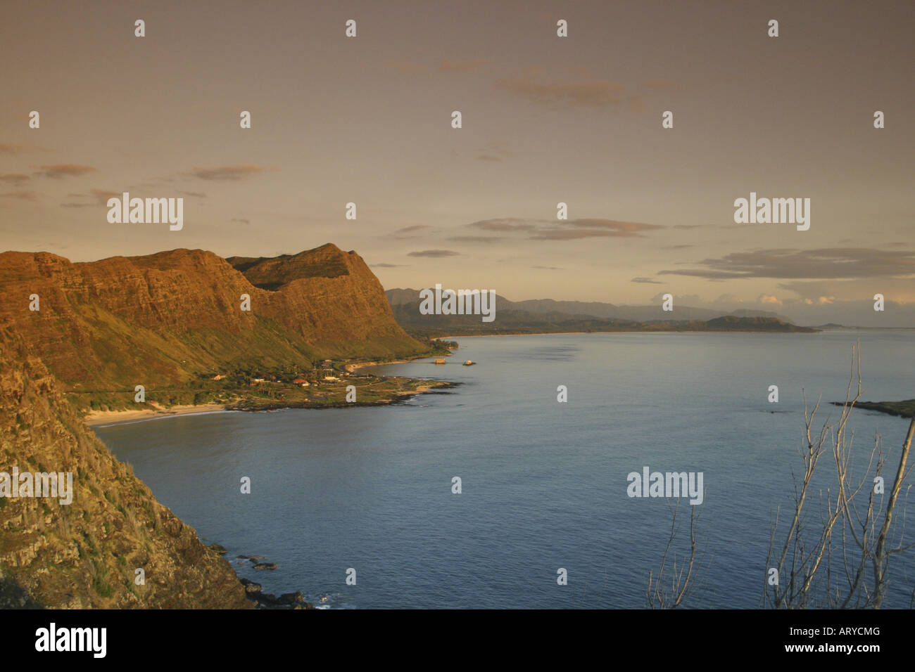Dieser Blick vom Makapuu Point mit Blick nach Norden zeigt, dass die Schönheit der Koolau Mountains.Seen von links nach rechts Makapuu Beach Stockfoto