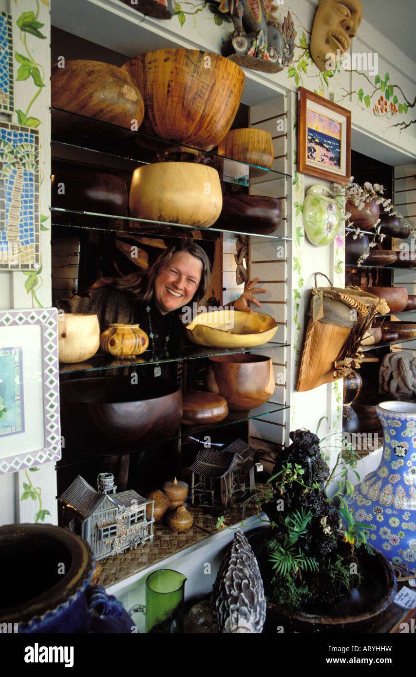 Maria Brick, Inhaber der Galerie der großen Dinge, eine Kunstgalerie in Waimea, Big Island Stockfoto