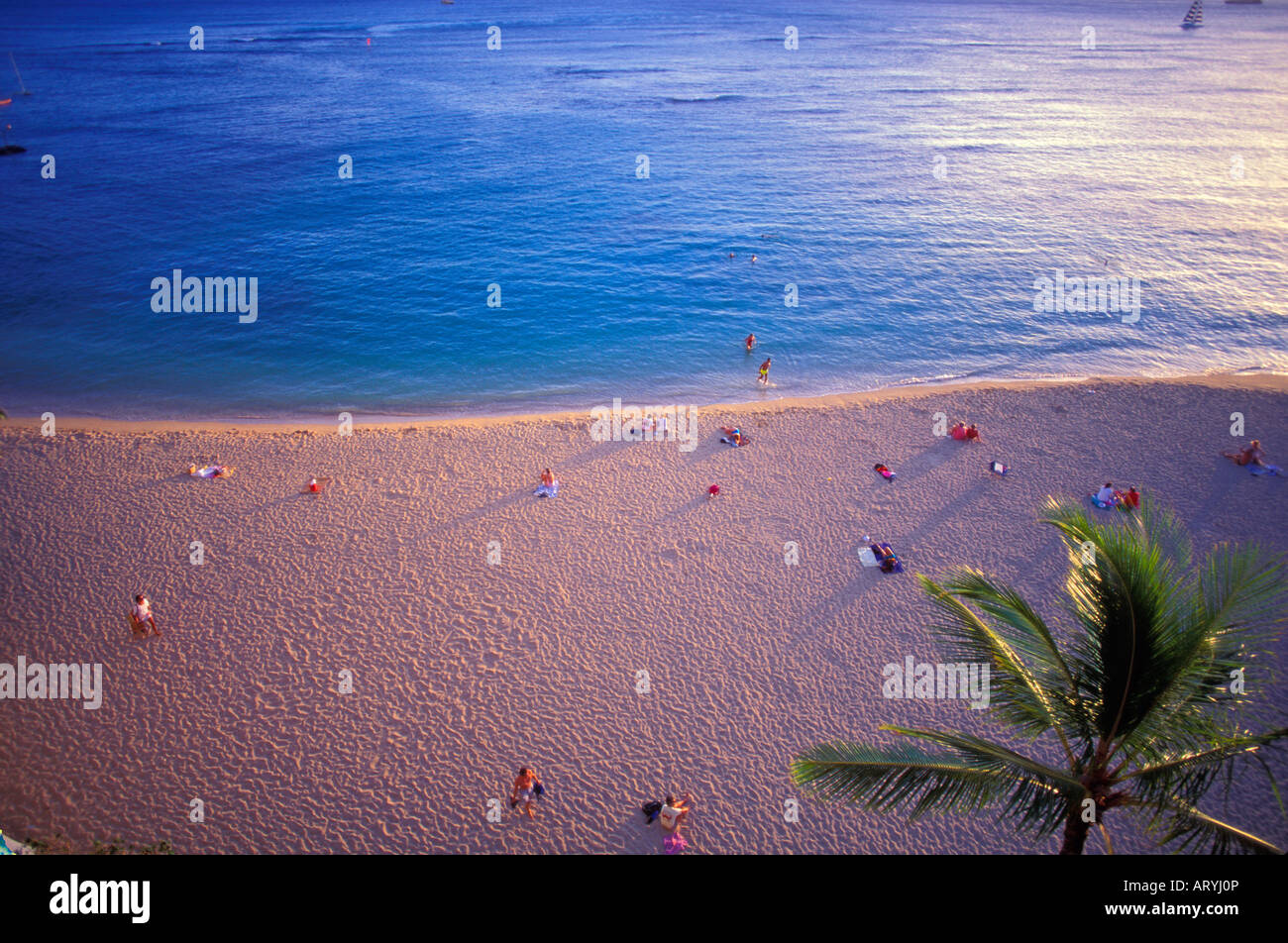 Kaimana Strand (Sans Souci) betrachtet vom New Ohtani Beach Hotel Stockfoto