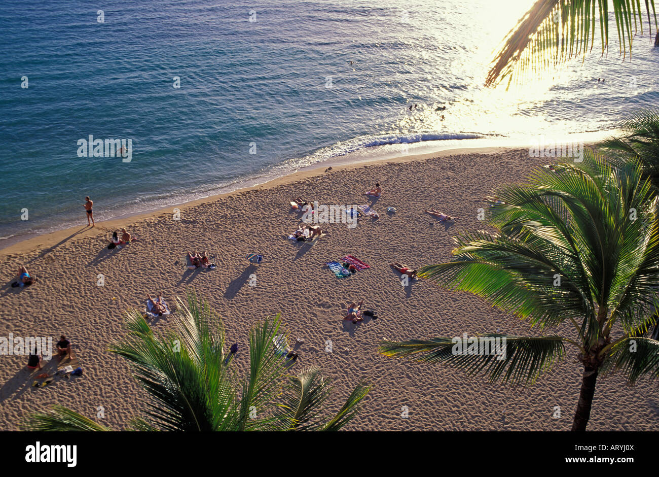 Kaimana Strand (Sans Souci) betrachtet vom New Ohtani Beach Hotel Stockfoto