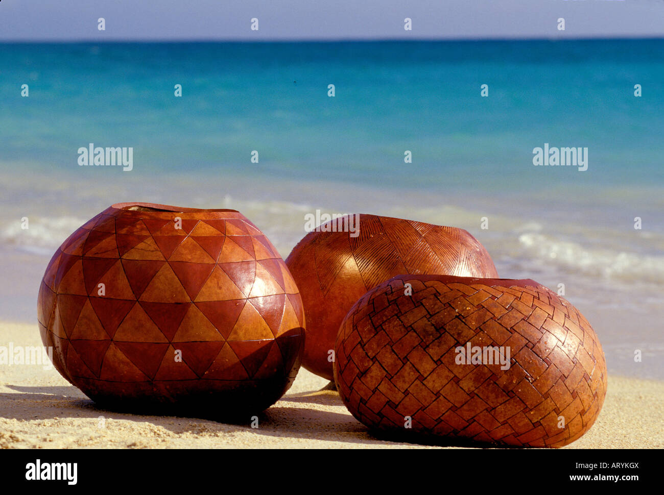 Calabash Schalen aus aus Kalebassen durch lokale Künstler Stockfotografie -  Alamy