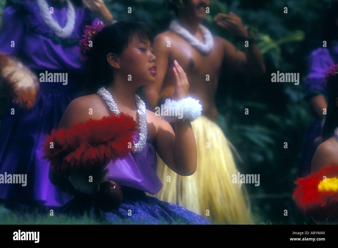 Hula-Performance Gruppe mit Uli Uli (Kürbis Rasseln) Prinz Lot Hula Festival, Oahu Stockfoto