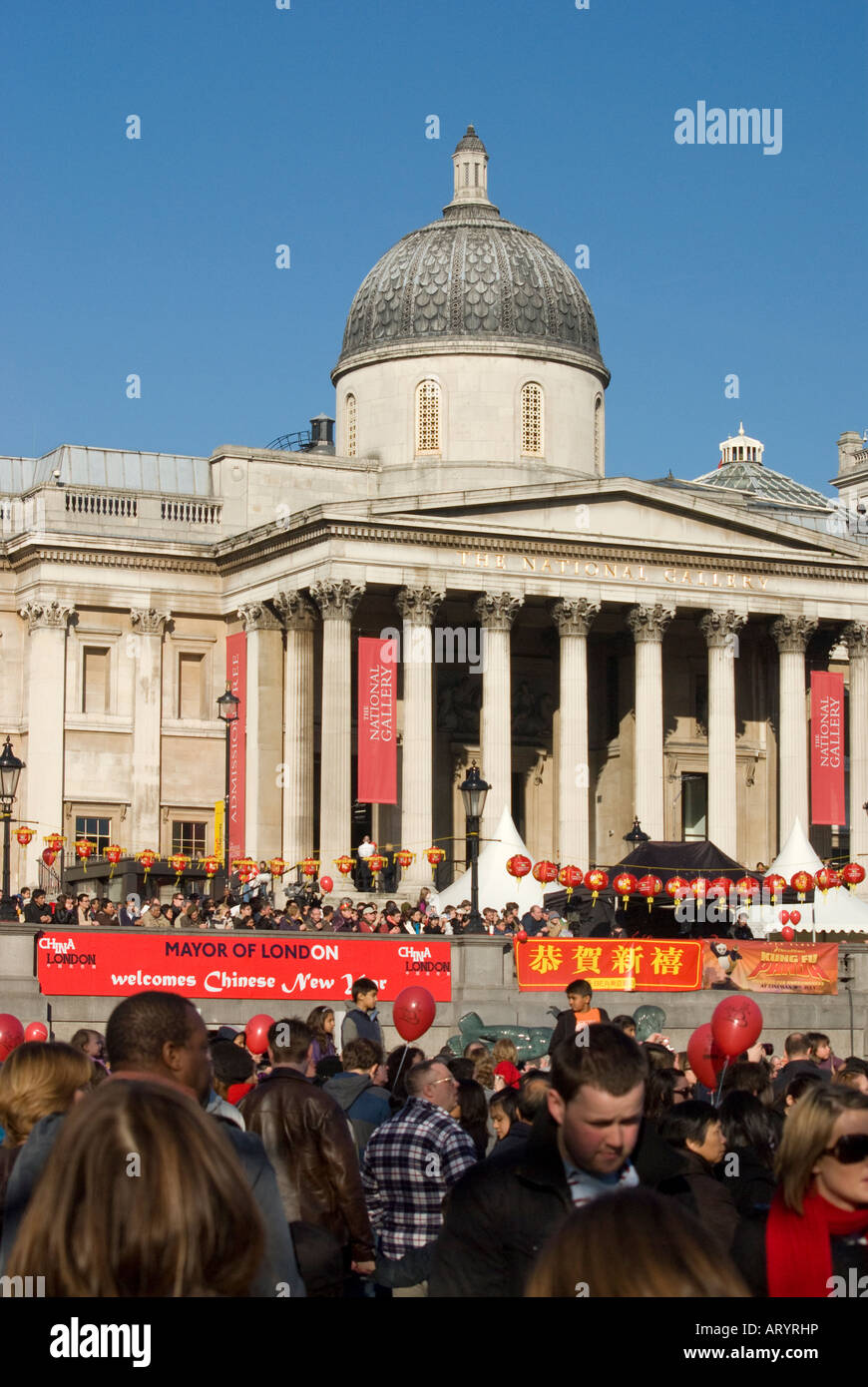 Menschenmengen versammelten sich am Trafalgar Square zum chinesischen Neujahrsfest in London 2008 Stockfoto