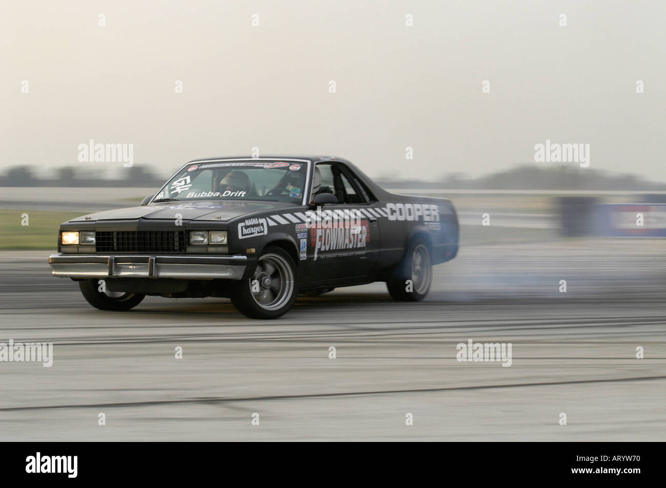 Derrick Rogers in seinem Bubba Drift 1986 Chevy El Camino auf einer treibenden Ausstellung in die Champ Car Grand Prix of Cleveland 2005 Stockfoto