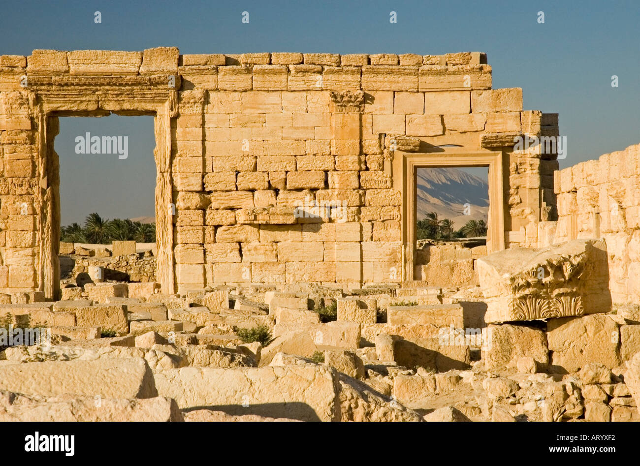 Tür, Eingangsportal, inmitten der Ruinen der alten Tadmor, Palmyra, Zentrum von Syrien, Naher Osten. DSC 5882 Stockfoto
