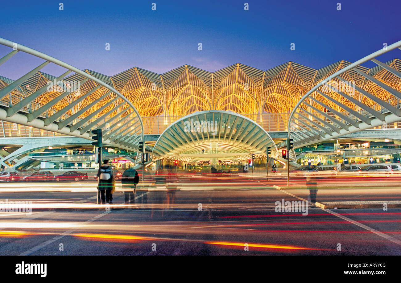 Zug- und u-Bahnstation Gare do Oriente, Lissabon, Portugal Stockfoto