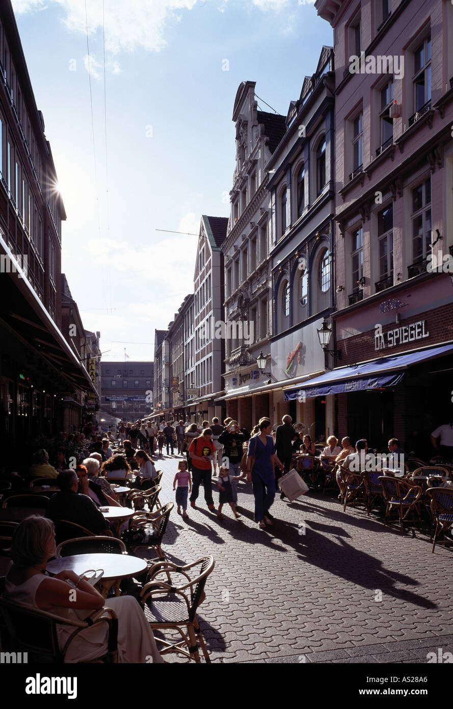 Düsseldorf, Altstadt, Straßencafes in der Bolkerstraße Stockfoto