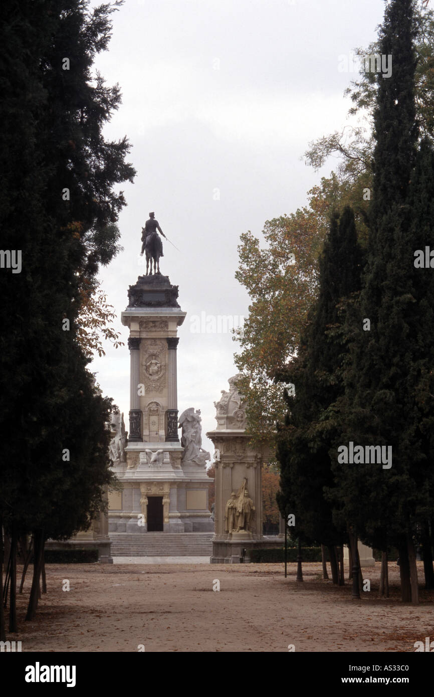 Madrid, El Buen Retiro, Militärdenkmal Stockfoto