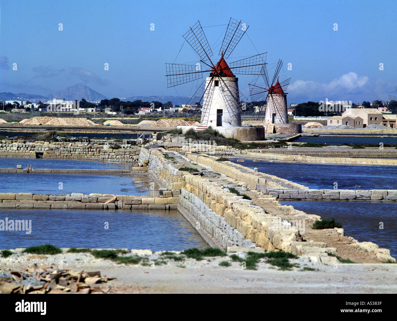 Trapani, Meeressalinen, Pumpmühlen Stockfoto