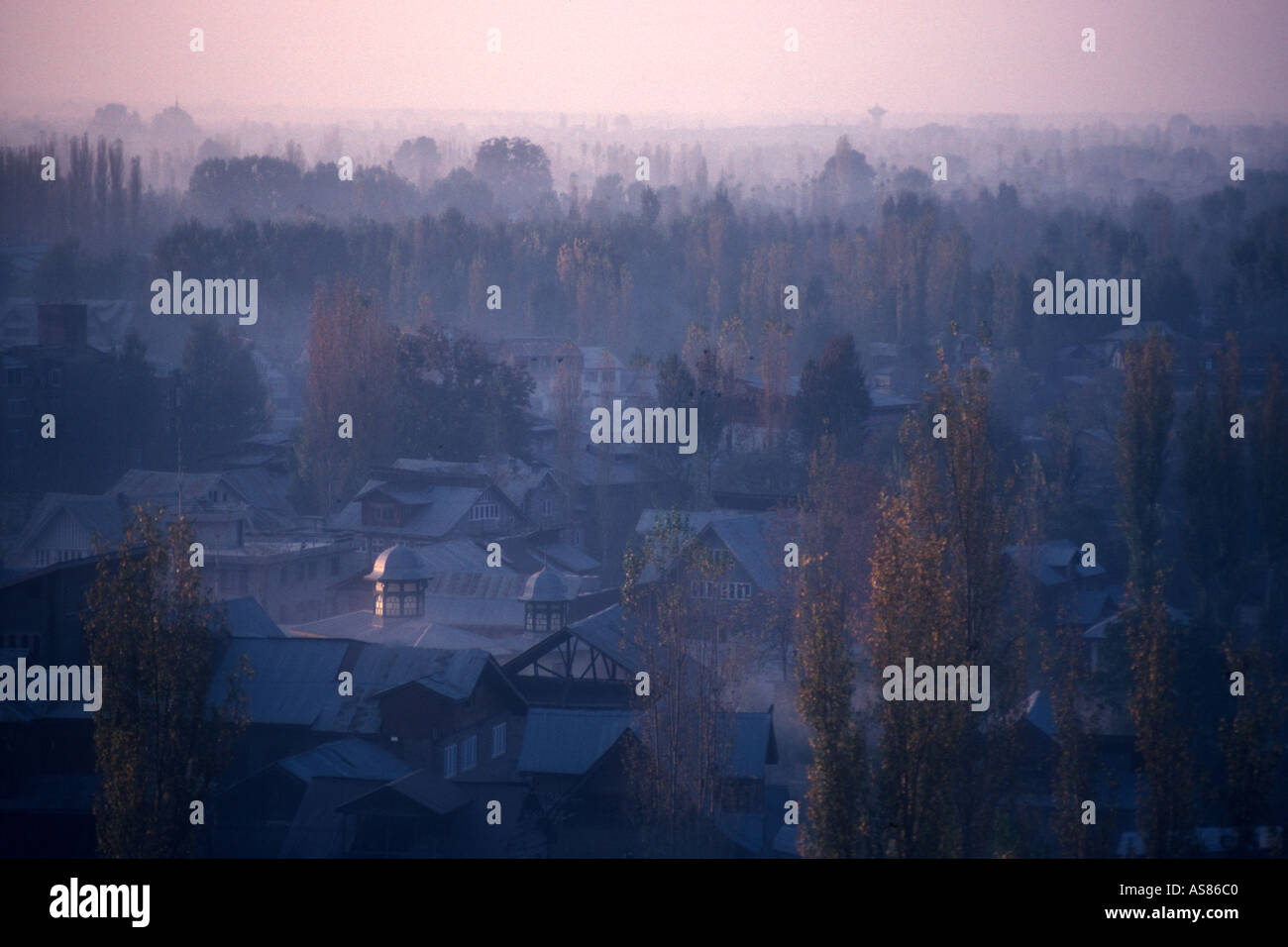 Dämmerung über Srinagar Kaschmir Stockfoto