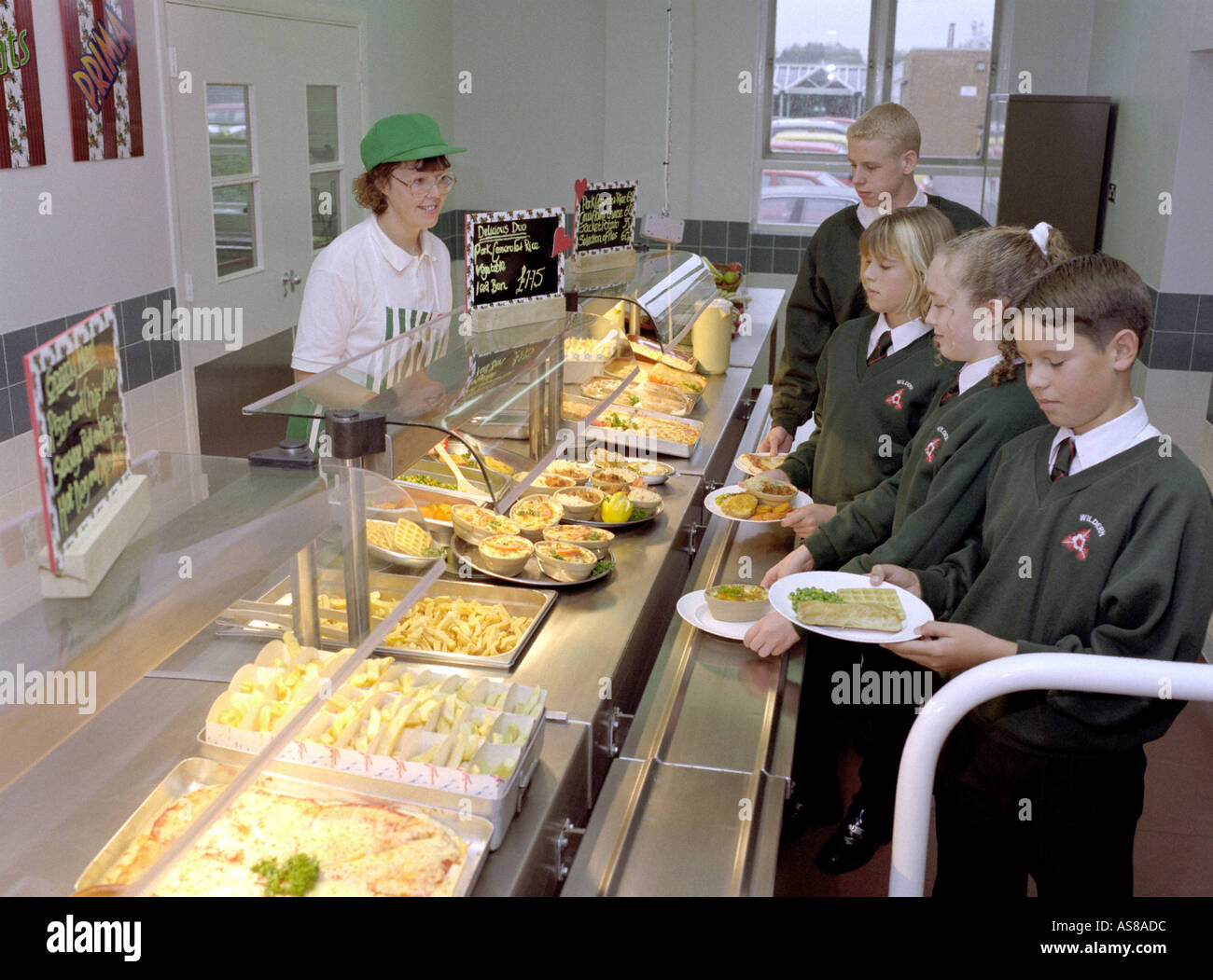 Abendessen Kinder wählen ihre Mittagsgerichten Stockfoto