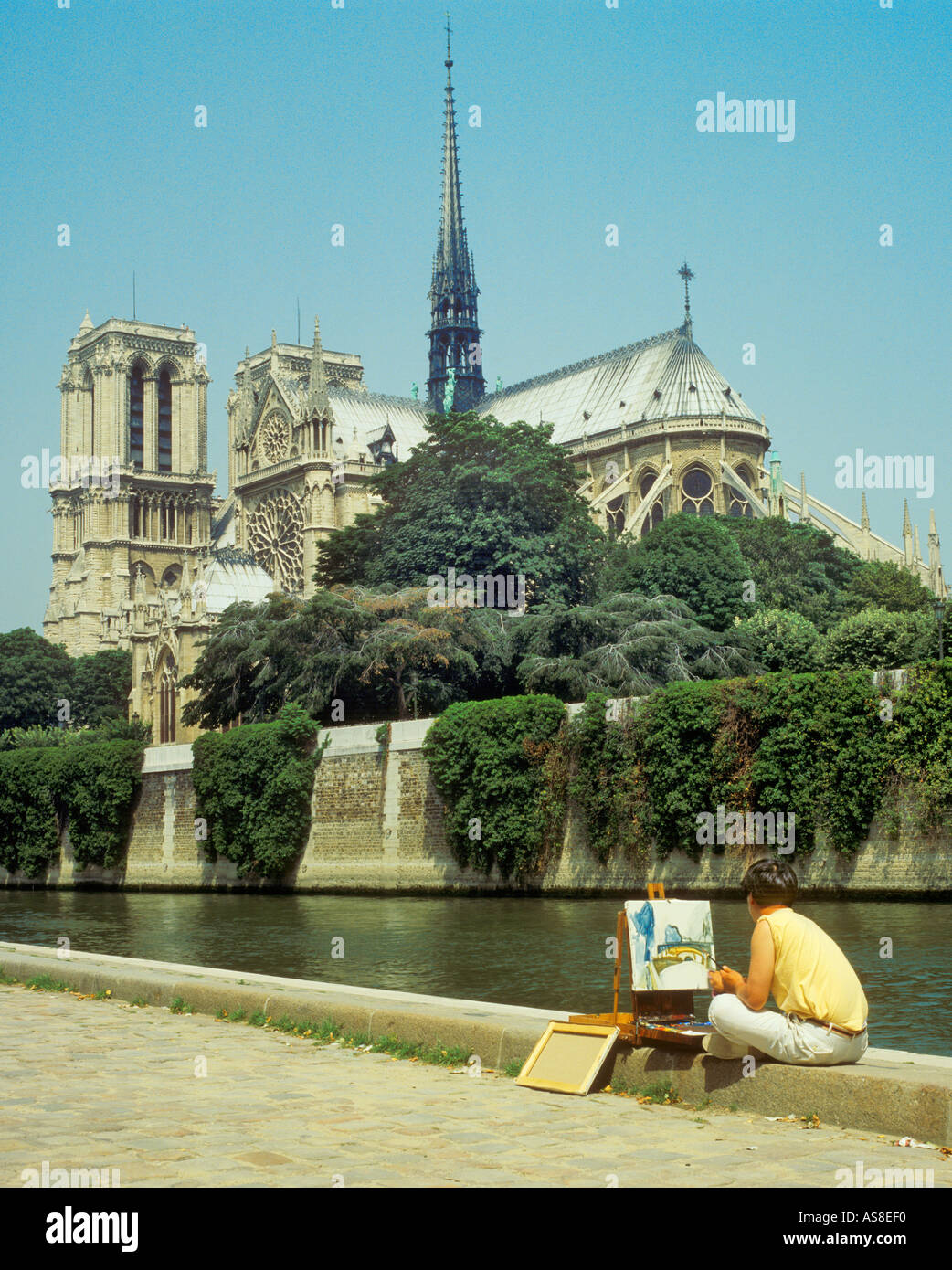 Künstler malen Kathedrale Notre-Dame auf Seine Paris Frankreich Stockfoto