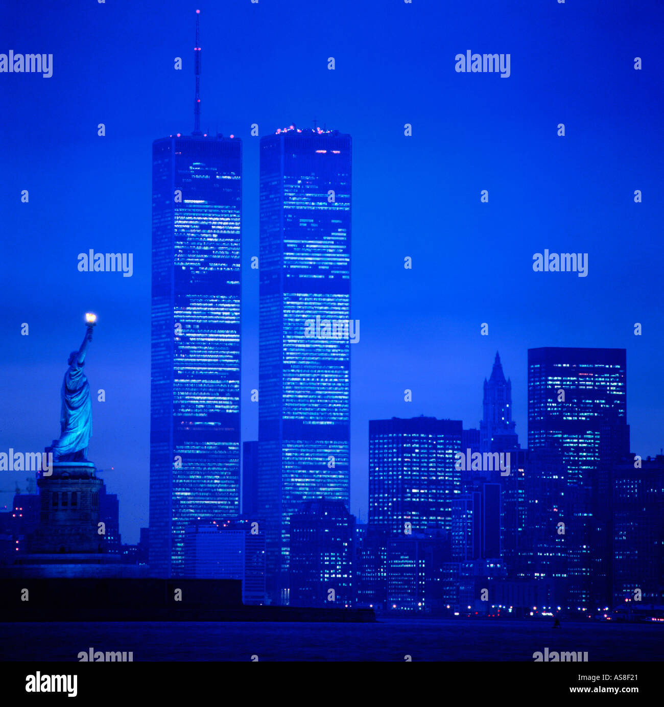 Statue Of Liberty New York City bei Nacht Stockfoto