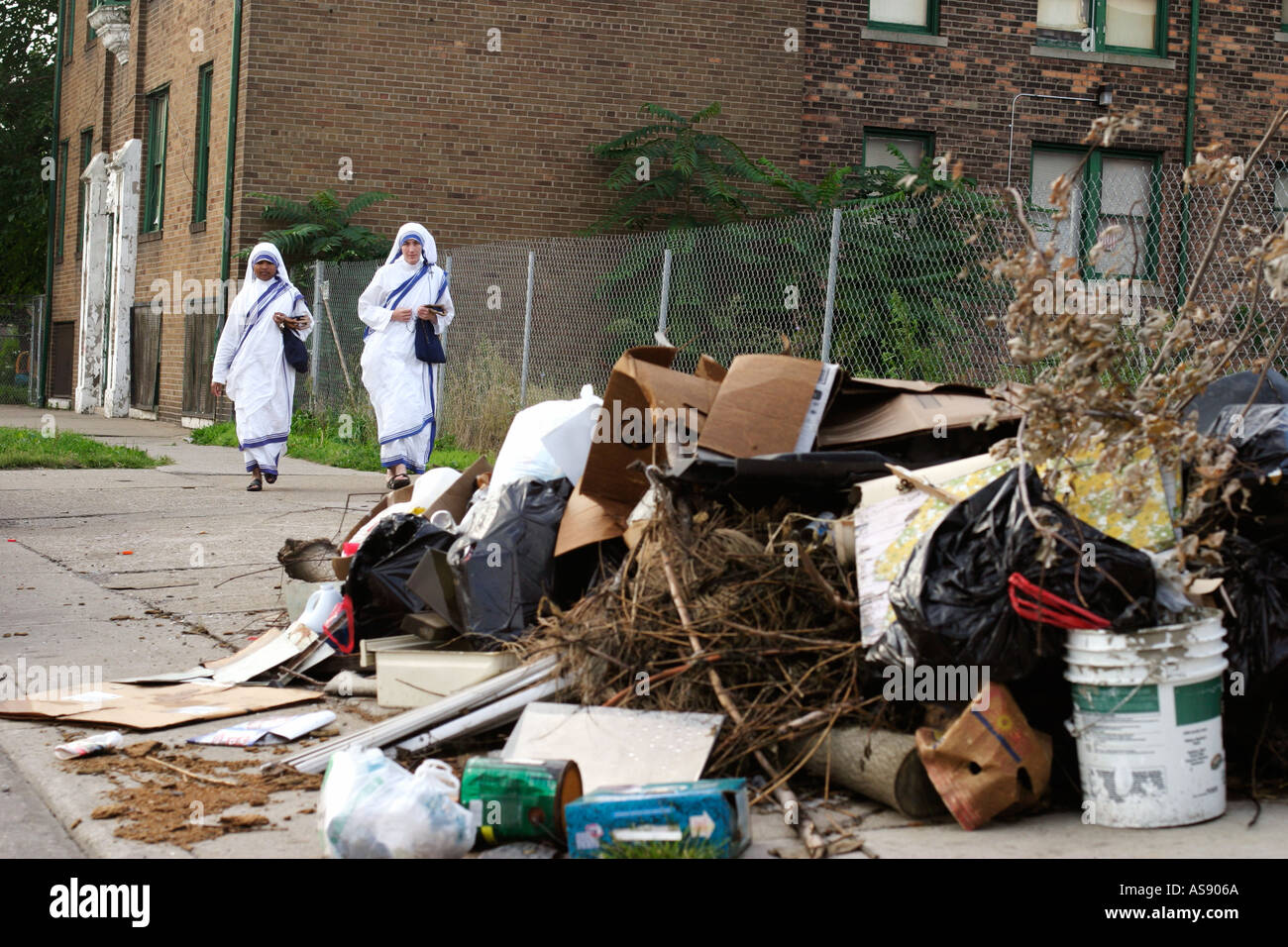 Schwestern der Missionarinnen der Nächstenliebe bei der Arbeit im Südwesten Detroit Stockfoto