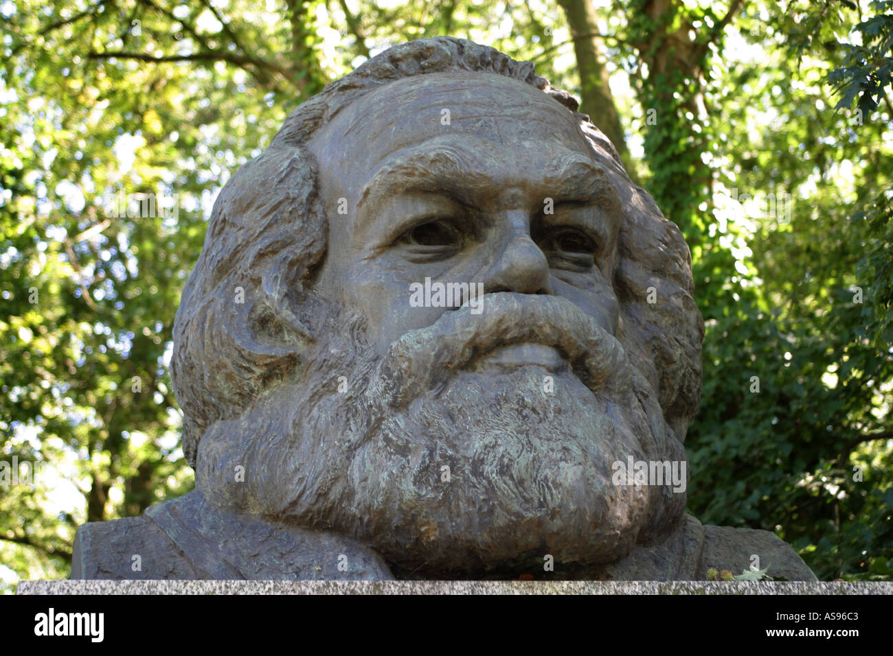Karl Marxs Grab Highgate Cemetery London England UK Stockfoto