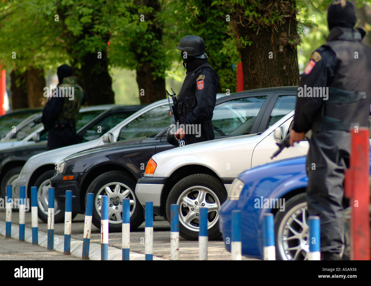 Bosnische Serben Special Forces Polizisten bei einer Razzia gegen die organisierte Kriminalität Stockfoto