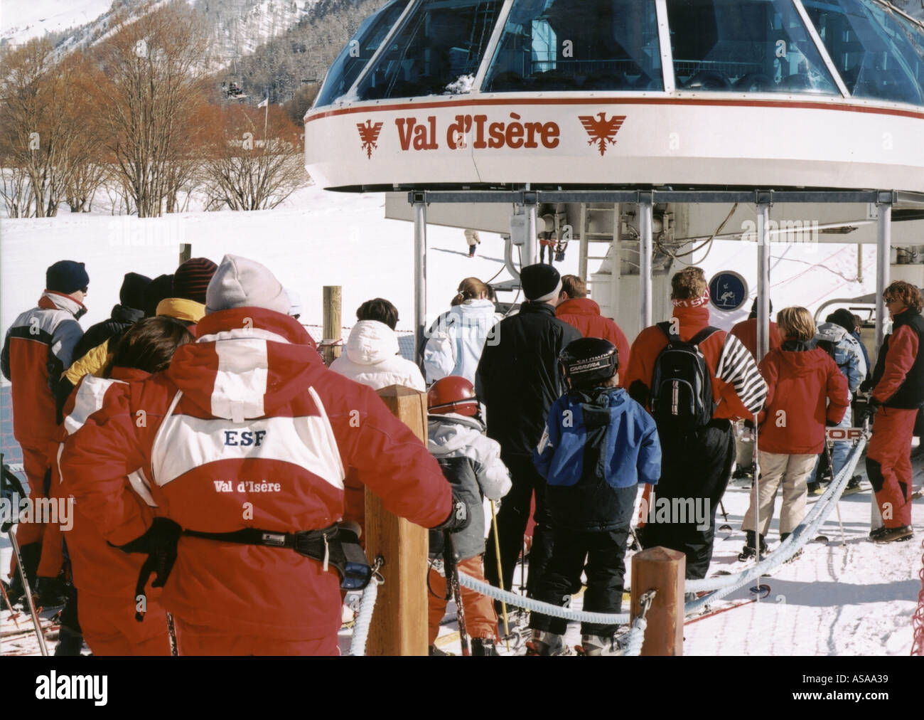 Schlangestehen für die Solaise Skilift in Val d ' Isere Haute Savoie Frankreich Stockfoto