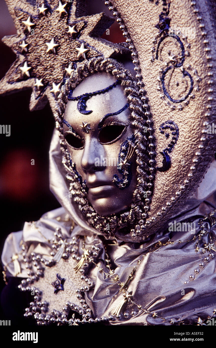 Silber Mond und Sterne Maske und Kostüm an der Maskerade engen Ernte von  Karneval Venedig Italien Europa Stockfotografie - Alamy
