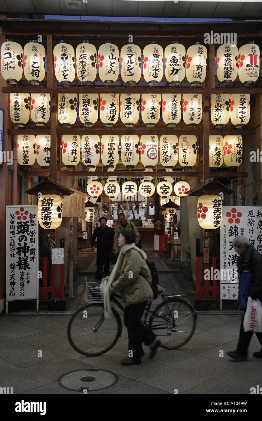 Japan-Kansai Kyoto Teramachi Einkaufspassage in der Nacht Stockfoto