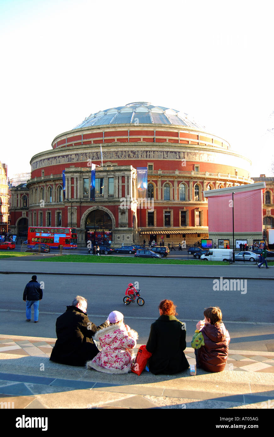 Außenansicht bei Sonnenuntergang, Royal Albert Hall, Kensington, London, England, Vereinigtes Königreich Stockfoto