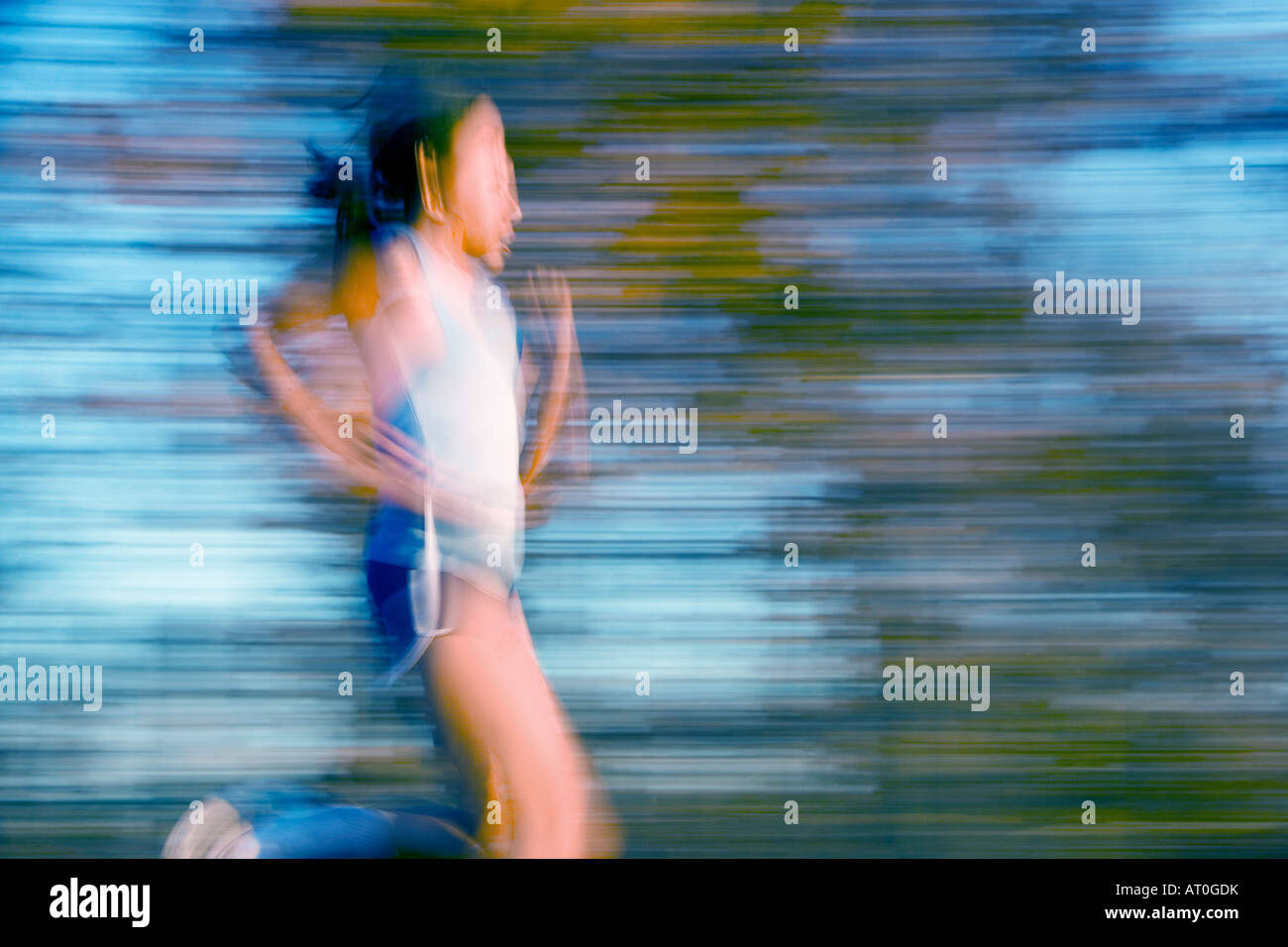 Junge Frau läuft Stockfoto