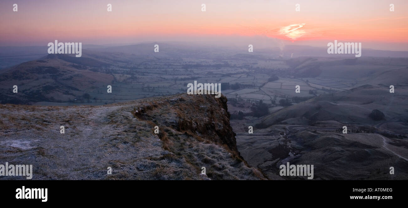 Mam Tor und Hope Valley bei Sonnenaufgang, Peak District National Park, Derbyshire, England, UK Stockfoto