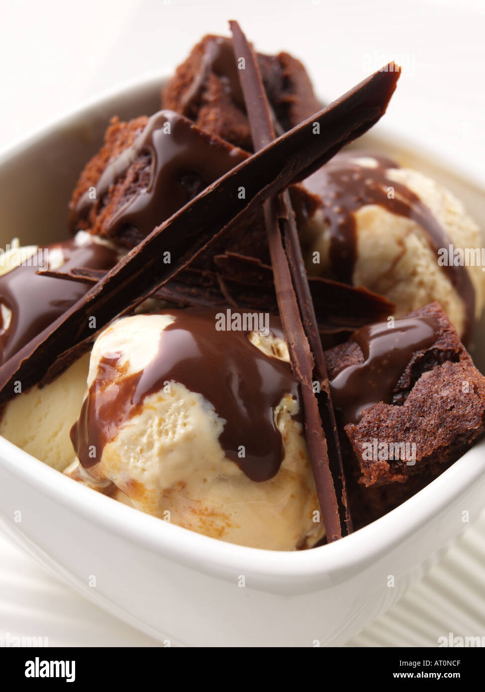 Eis und brownies Stockfoto