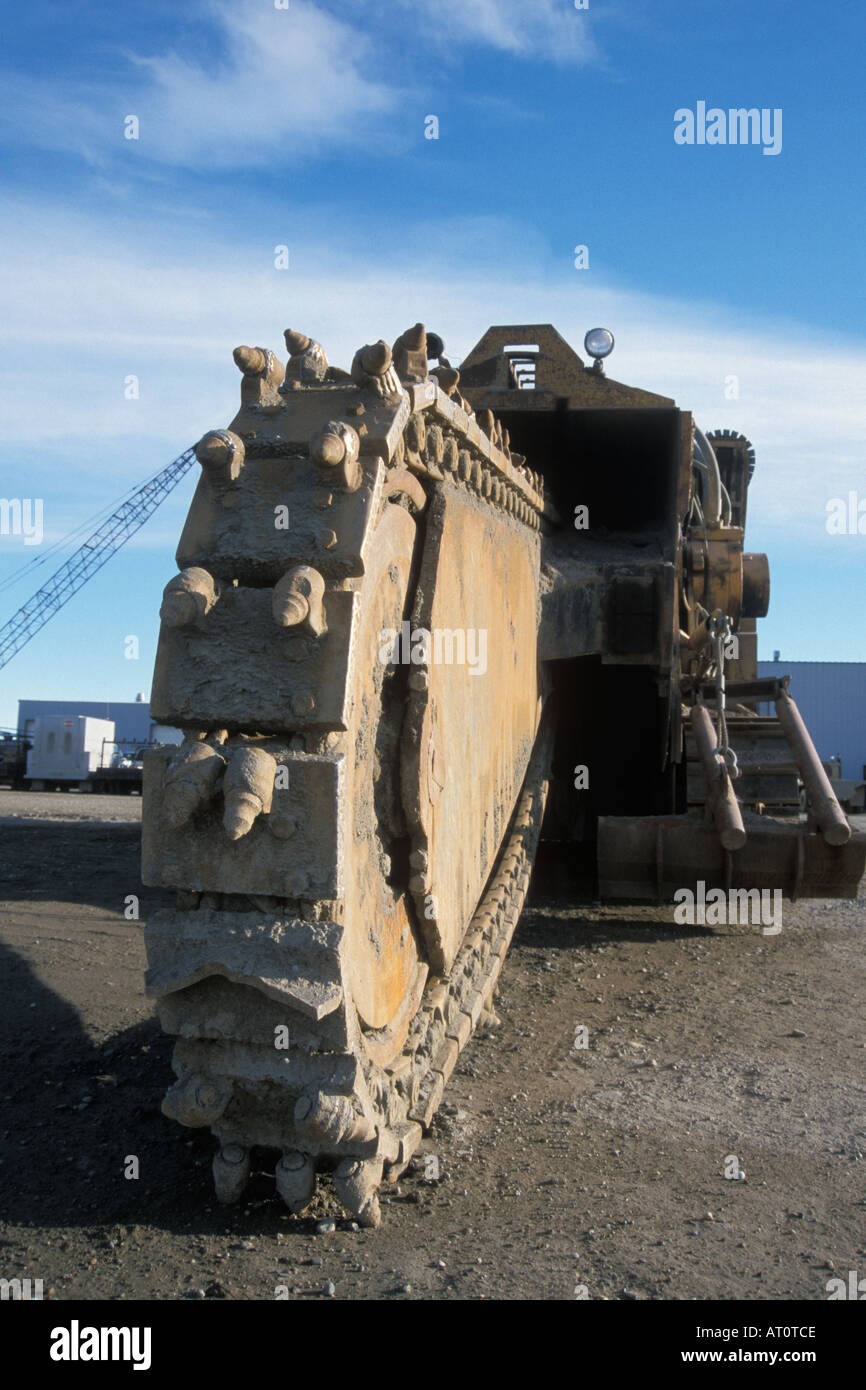 Schwerindustrie Maschinen für das Graben in gefrorenen Boden in Öl Stadt Prudhoe Bay zentralen arktischen Küste Alaska Stockfoto