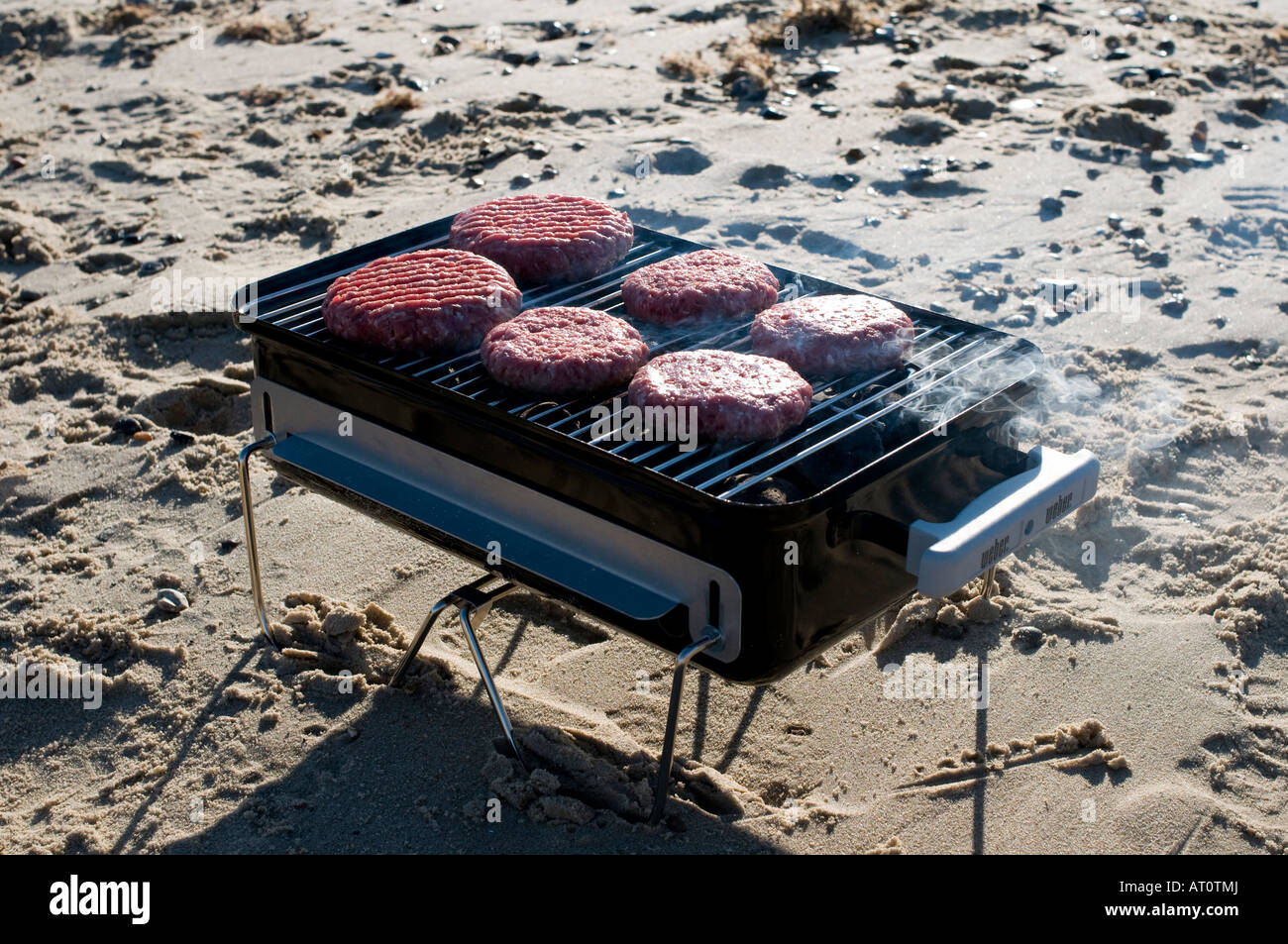 Hacksteaks auf Grill kochen Stockfoto