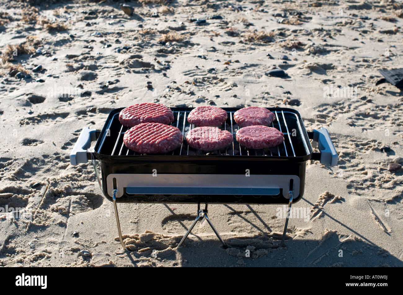 Hacksteaks auf Grill kochen Stockfoto
