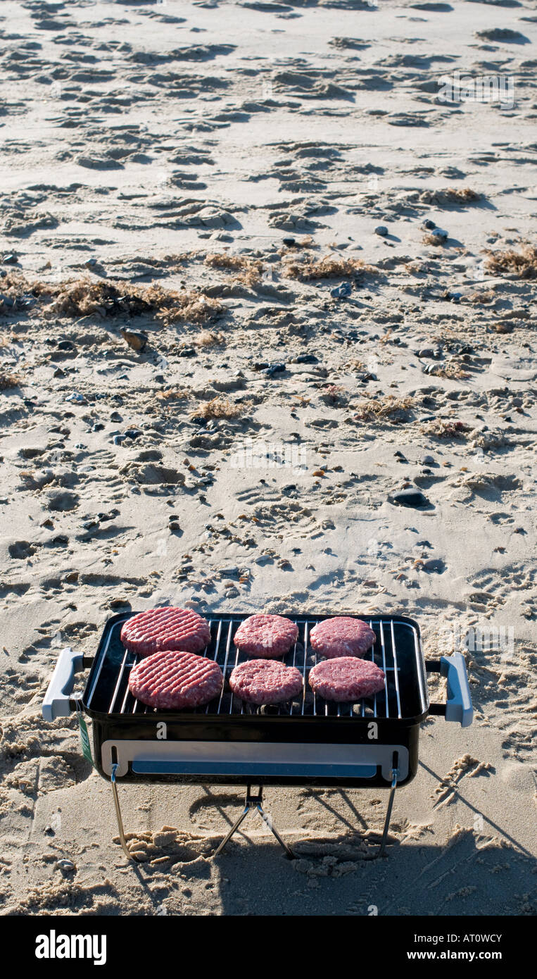 Hacksteaks auf Grill kochen Stockfoto