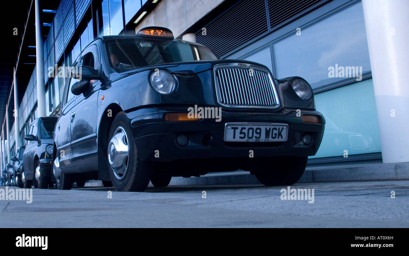 Taxistand am Bahnhof von St. Pancaras International London Stockfoto