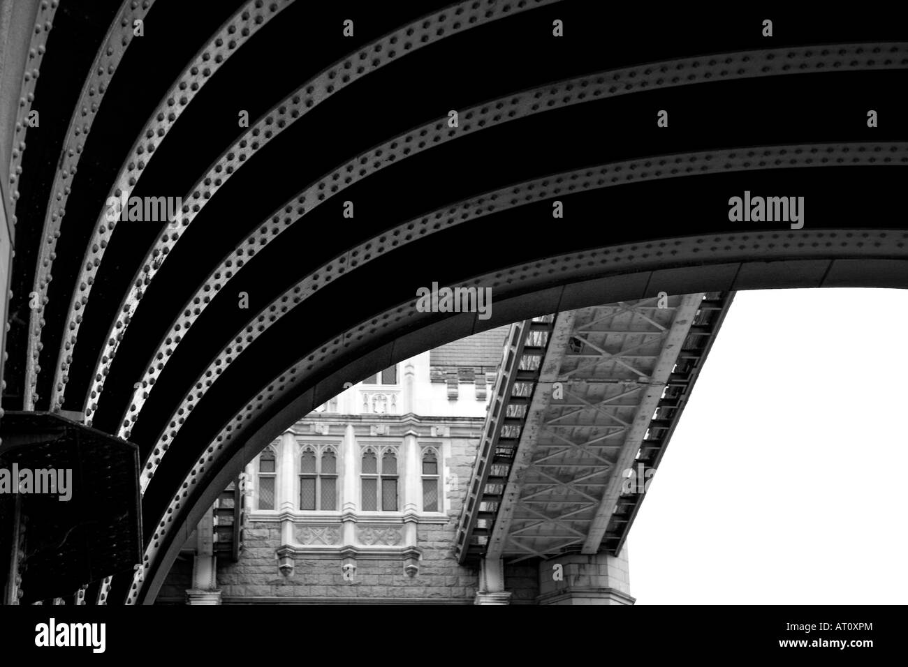 Tower Bridge (manchmal verwirrt als London Bridge) eine kombinierte Bascule- und Hängebrücke, die die Themse Londo überspannt Stockfoto