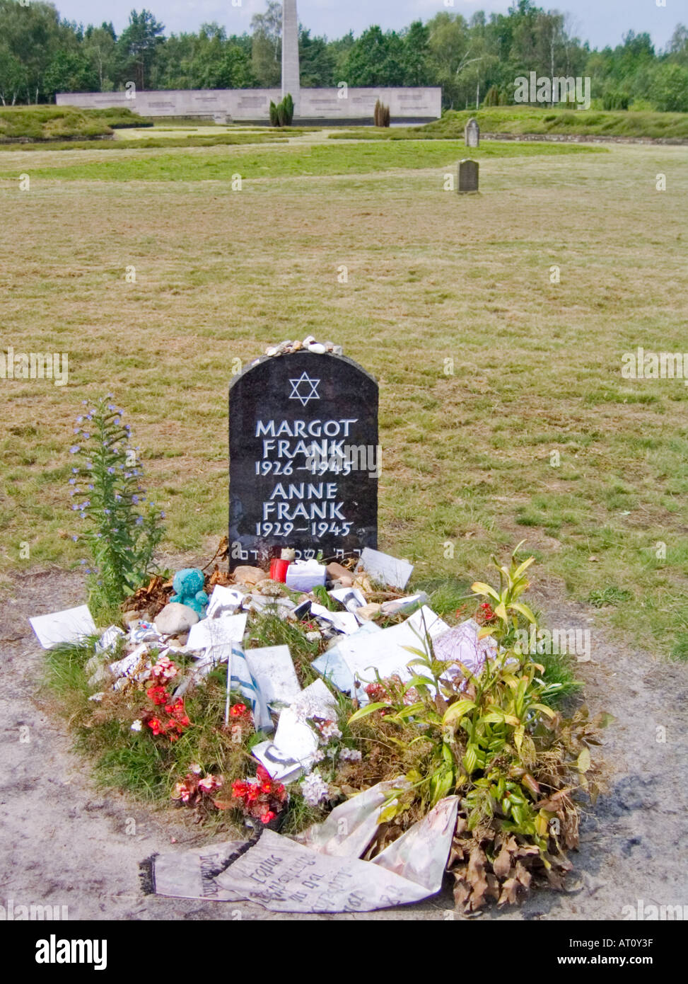 Gedenkstein von Anne und Margot Franck Bergen Belsen Konzentrationslager Stockfoto
