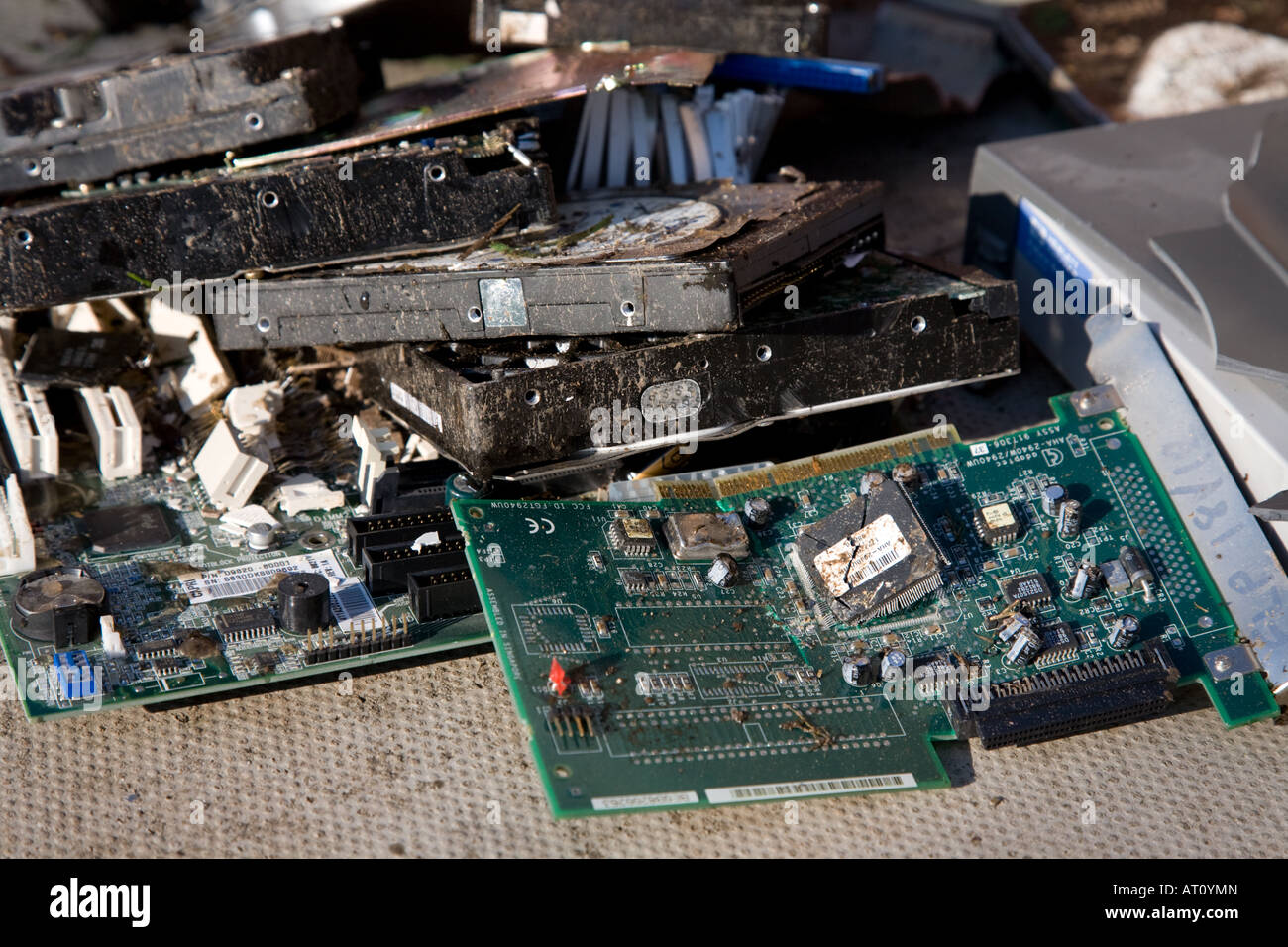 Defekte Leiterplatten und Komponenten aus der IT-Welt Stockfoto