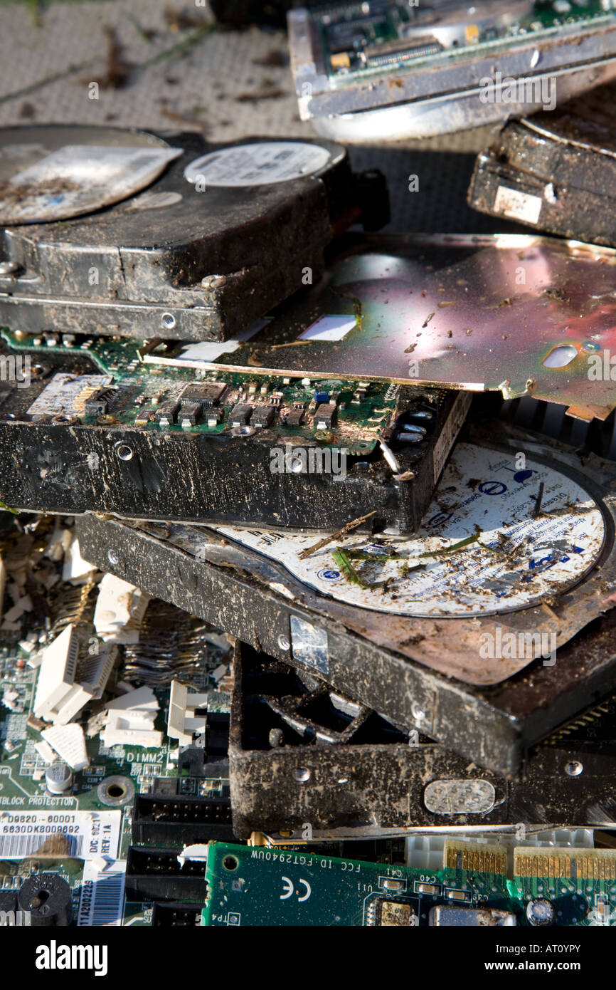 Defekte Leiterplatten und Komponenten aus der IT-Welt Stockfoto