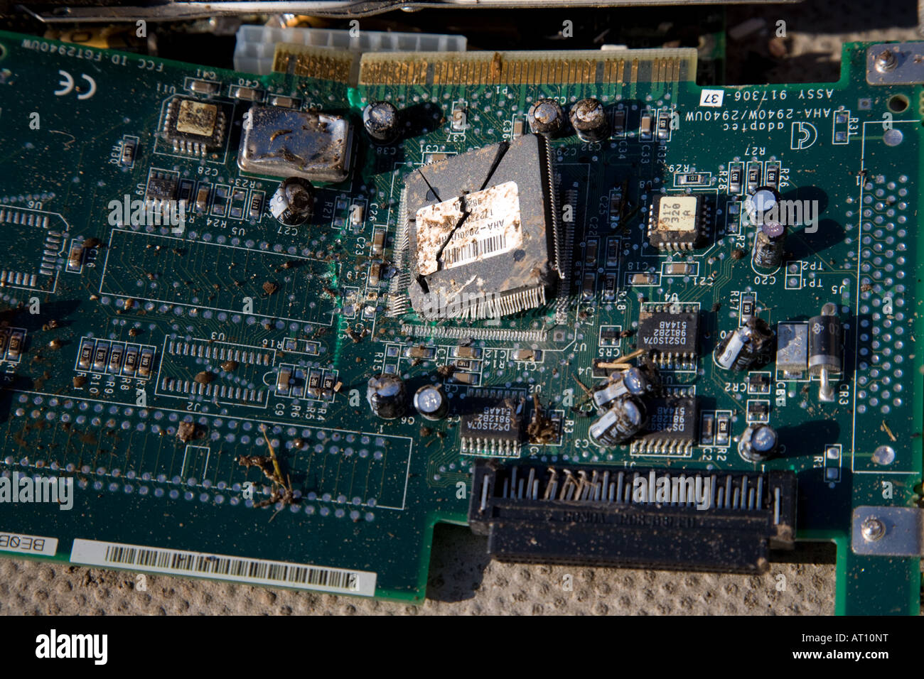 Defekte Leiterplatten und Komponenten aus der IT-Welt Stockfoto