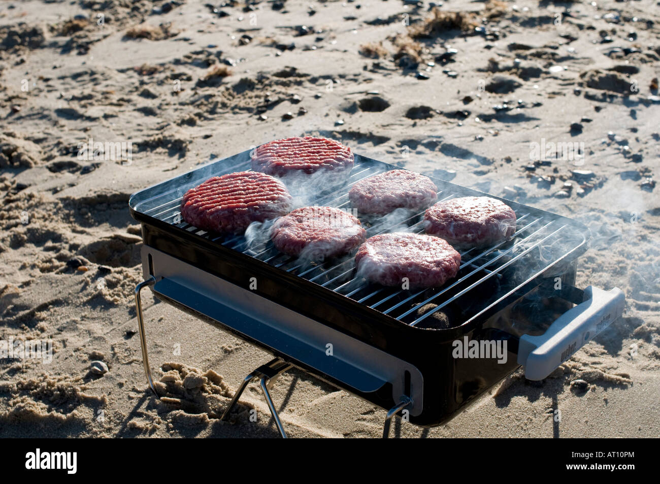 Hacksteaks auf Grill kochen Stockfoto